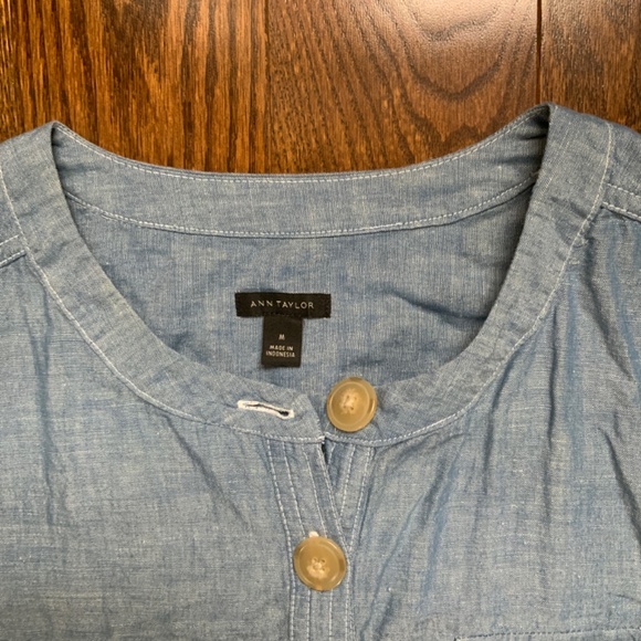 ANN TAYLOR Cotton Linen Chambray Top Light Blue . Size M. - Picture 2 of 9